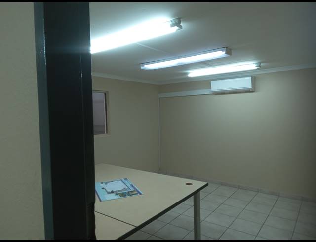 192M² FACTORY TO LET IN JET PARK